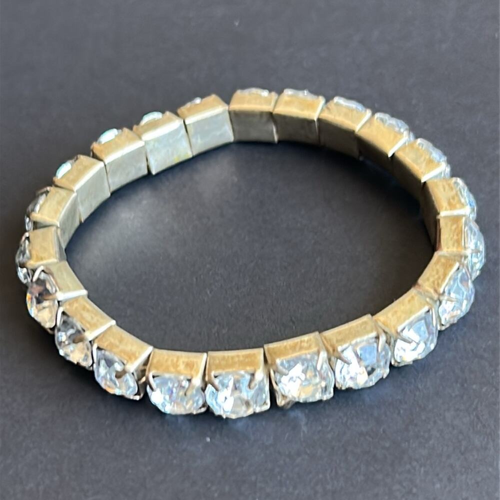 Women’s vintage gold tone crystal rhinestone‎ bracelet one size stretches - Picture 6 of 8